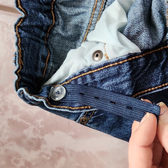Old Navy Boys Skinny Jeans with elastic adjustable for those skinny boys! - Picture 4 of 7